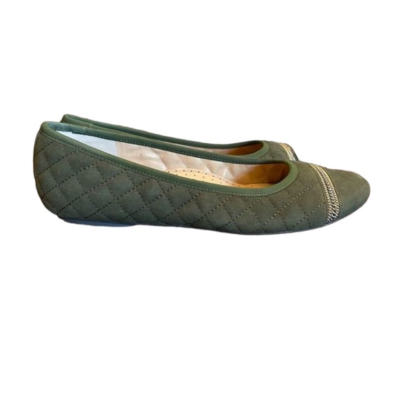 Vaneli Olive Green Slip on flats Womens Shoes Size 8.5 N preowned with box - Picture 3 of 8